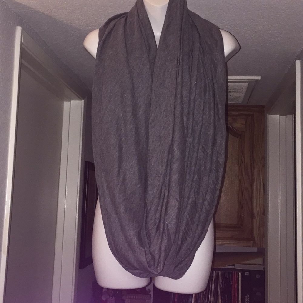 Grey infinity scarf 🧣 - Picture 2 of 2